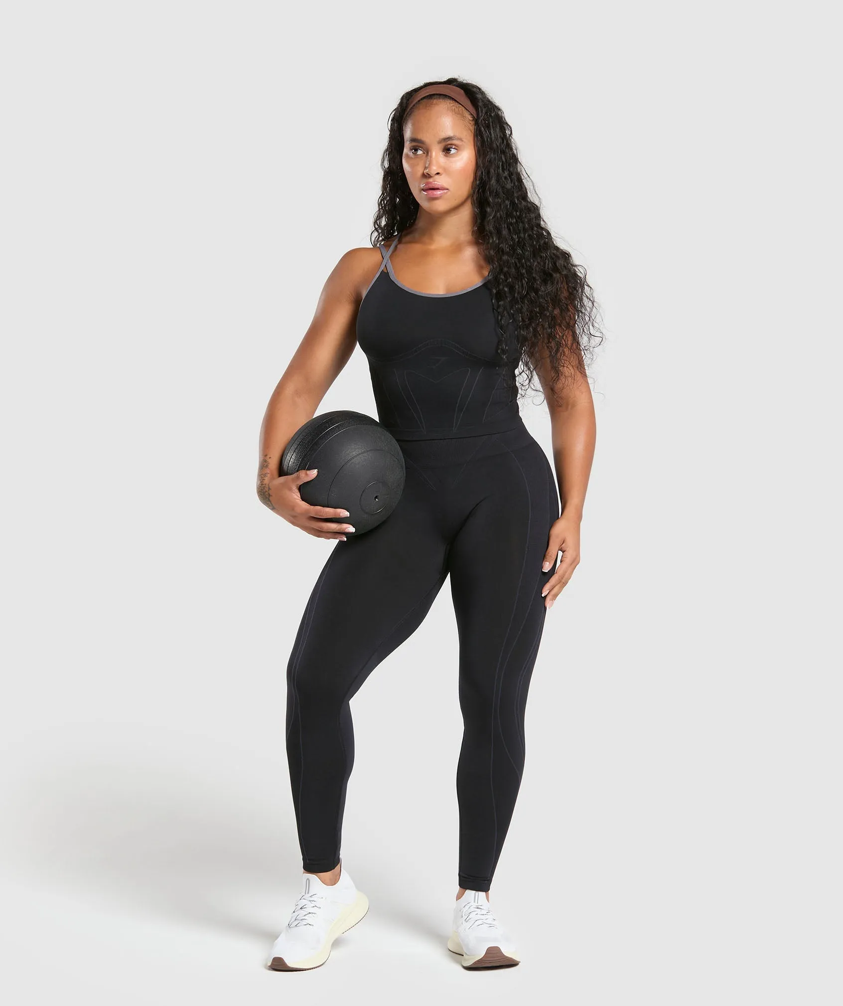 Gymshark Apex Contrast Tank With Shelf - Black/Brushed Grey